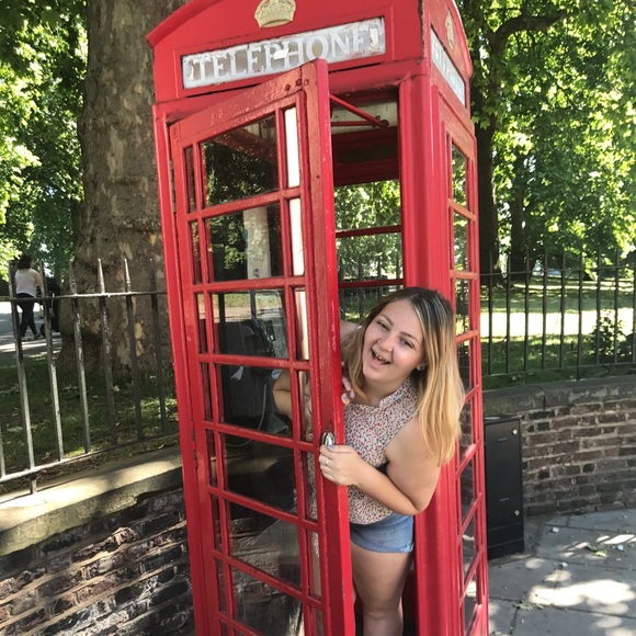 Meet your Posher, Lauren - Picture 1 of 4